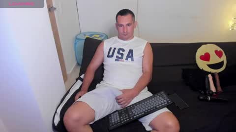 Snapshot of andreslush04 chatting on 05/13/26, 02:42 Andreslush04 online show from 05/13/26, 02:42