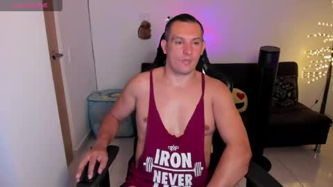 Snapshot of andreslush04 chatting on 05/17/26, 12:52 Andreslush04 online show from 05/17/26, 12:52