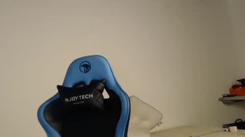 Snapshot of andrestorres0 chatting on 02/12/25, 12:16 Andres Torres online show from 02/12/25, 12:16