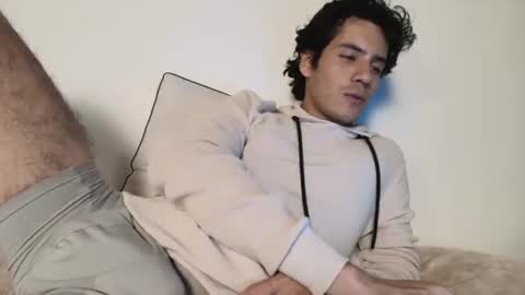 Snapshot of andrestorres0 chatting on 02/14/25, 02:28 Andres Torres online show from 02/14/25, 02:28