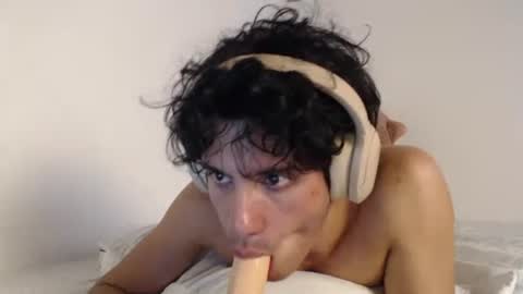 Snapshot of andrestorres0 chatting on 02/24/25, 06:58 Andres Torres online show from 02/24/25, 06:58