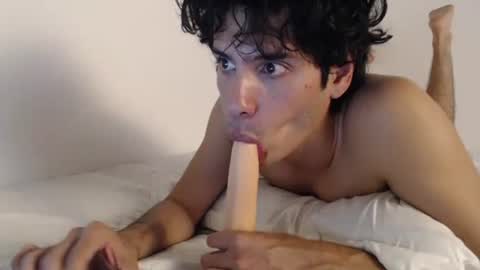 Snapshot of andrestorres0 chatting on 02/25/25, 04:21 Andres Torres online show from 02/25/25, 04:21