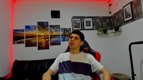 andrew_2811 online show from 11/18/25, 03:56