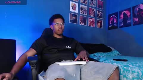 Snapshot of andrew_hoult chatting on 11/10/25, 04:33 Andrew online show from 11/10/25, 04:33