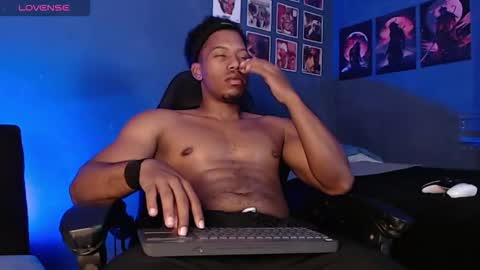 Snapshot of andrew_hoult chatting on 12/17/25, 11:11 Andrew online show from 12/17/25, 11:11