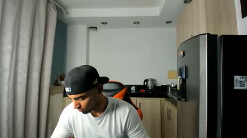 Snapshot of andrew_jonhes1 chatting on 12/17/25, 12:22 andrew_jonhes1 online show from 12/17/25, 12:22