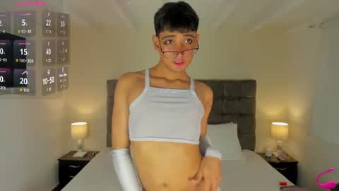 Snapshot of andrew_sissy chatting on 07/23/26, 05:05 Andrew online show from 07/23/26, 05:05