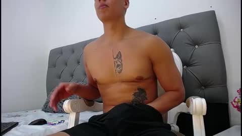 Snapshot of andrew_thomas_ chatting on 09/24/25, 02:59 Andrew online show from 09/24/25, 02:59