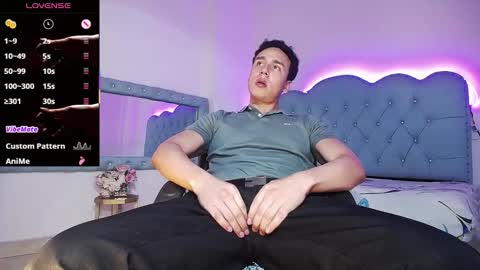 Snapshot of andrew_thomas_ chatting on 11/05/25, 01:27 Andrew online show from 11/05/25, 01:27