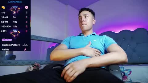 Snapshot of andrew_thomas_ chatting on 11/07/25, 02:44 Andrew online show from 11/07/25, 02:44