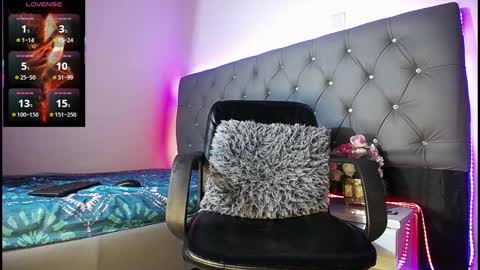 Snapshot of andrew_thomas_ chatting on 11/09/25, 03:05 Andrew online show from 11/09/25, 03:05