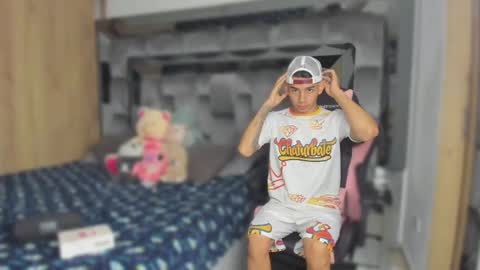 Snapshot of andrew_twink18 chatting on 11/04/25, 05:17 Andrew M. online show from 11/04/25, 05:17