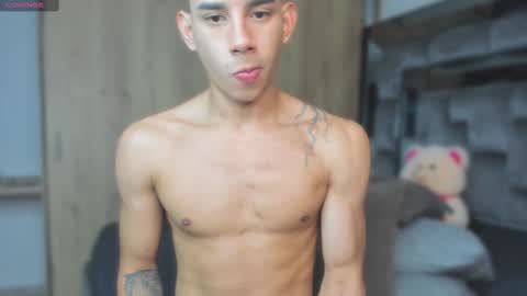 Snapshot of andrew_twink18 chatting on 11/07/25, 03:28 Andrew M. online show from 11/07/25, 03:28