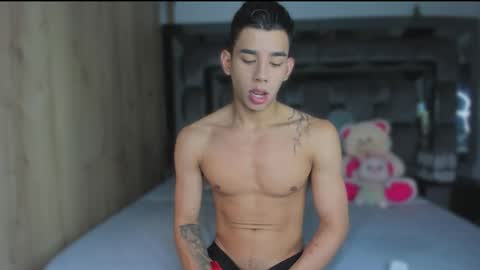 Snapshot of andrew_twink18 chatting on 11/23/25, 09:36 Andrew M. online show from 11/23/25, 09:36