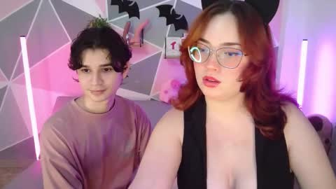 Snapshot of andrewanndcherry chatting on 10/21/25, 12:33 Andrew and Cherry online show from 10/21/25, 12:33