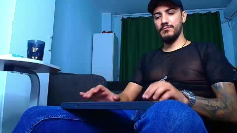 Snapshot of andrewbanner chatting on 09/21/25, 03:19 MasterRomania  online show from 09/21/25, 03:19