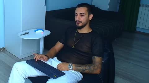 Snapshot of andrewbanner chatting on 09/24/25, 02:59 MasterRomania  online show from 09/24/25, 02:59