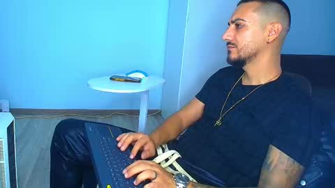 Snapshot of andrewbanner chatting on 09/26/25, 05:22 MasterRomania  online show from 09/26/25, 05:22