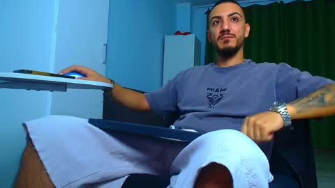 Snapshot of andrewbanner chatting on 09/27/25, 04:06 MasterRomania  online show from 09/27/25, 04:06