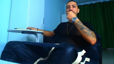 Snapshot of andrewbanner chatting on 09/29/25, 05:12 MasterRomania  online show from 09/29/25, 05:12