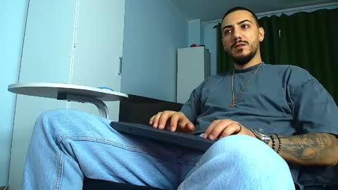 Snapshot of andrewbanner chatting on 10/02/25, 05:25 MasterRomania  online show from 10/02/25, 05:25