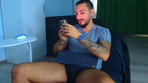 Snapshot of andrewbanner chatting on 10/10/25, 06:01 MasterRomania  online show from 10/10/25, 06:01