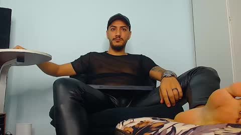 Snapshot of andrewbanner chatting on 10/21/25, 03:18 MasterRomania  online show from 10/21/25, 03:18