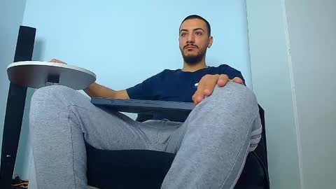 Snapshot of andrewbanner chatting on 10/27/25, 05:33 MasterRomania  online show from 10/27/25, 05:33