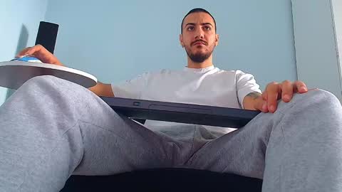 Snapshot of andrewbanner chatting on 10/28/25, 07:01 MasterRomania  online show from 10/28/25, 07:01