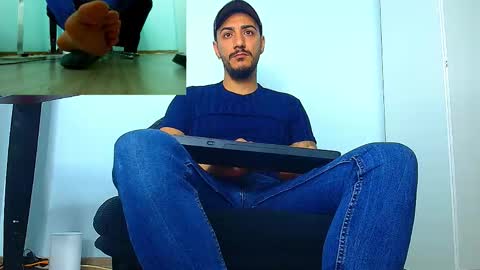 Snapshot of andrewbanner chatting on 10/29/25, 06:26 MasterRomania  online show from 10/29/25, 06:26