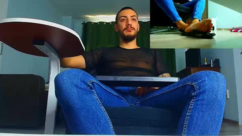 Snapshot of andrewbanner chatting on 10/30/25, 06:48 MasterRomania  online show from 10/30/25, 06:48