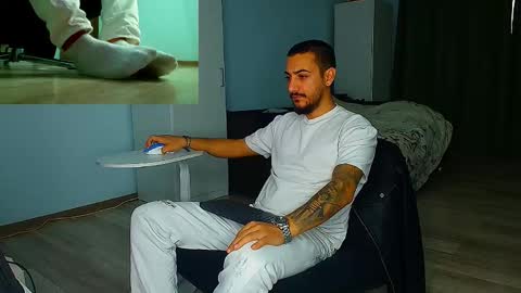 Snapshot of andrewbanner chatting on 11/03/25, 06:03 MasterRomania  online show from 11/03/25, 06:03