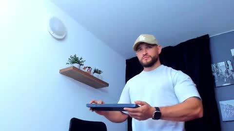 Snapshot of andrewdiaz_ chatting on 11/16/25, 10:10 Andrew Diaz online show from 11/16/25, 10:10