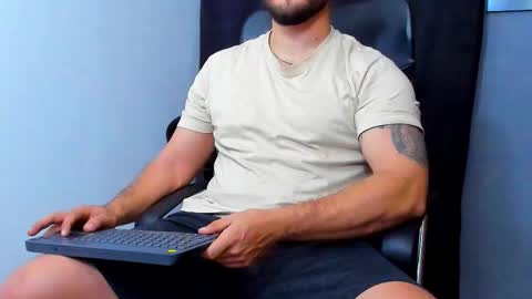 Snapshot of andrewdiaz_ chatting on 12/01/25, 03:55 Andrew Diaz online show from 12/01/25, 03:55