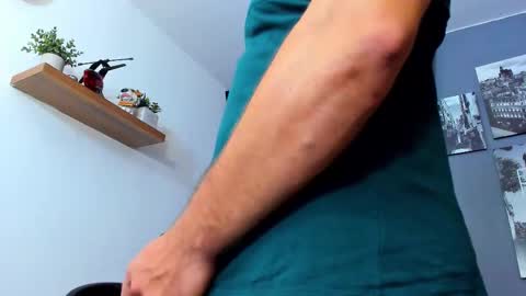 Snapshot of andrewdiaz_ chatting on 12/17/25, 03:12 Andrew Diaz online show from 12/17/25, 03:12