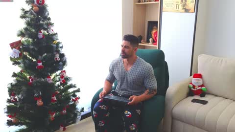 Snapshot of andrewfame chatting on 12/11/24, 01:49 Andrew online show from 12/11/24, 01:49