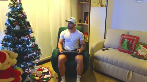 Snapshot of andrewfame chatting on 12/19/24, 01:39 Andrew online show from 12/19/24, 01:39