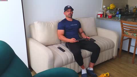 Snapshot of andrewfame chatting on 01/09/25, 04:39 Andrew online show from 01/09/25, 04:39