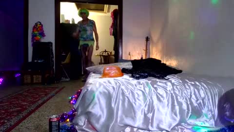 andrewgennie online show from 12/15/25, 06:17