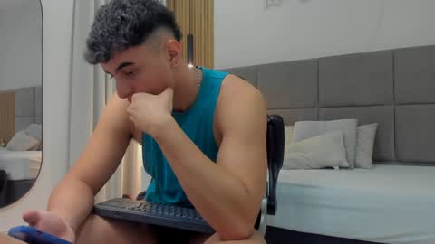 Snapshot of andrewlamar77 chatting on 12/04/24, 03:54 Andrewlamar21 online show from 12/04/24, 03:54