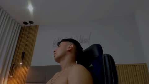 Snapshot of andrewlamar77 chatting on 12/11/24, 04:42 Andrewlamar21 online show from 12/11/24, 04:42