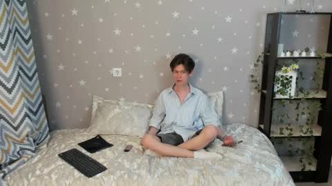 Snapshot of andrewwcarter2 chatting on 12/17/25, 07:20 Andrew online show from 12/17/25, 07:20