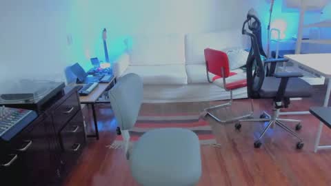 Snapshot of andy0pandi chatting on 09/23/25, 03:37 Andrew online show from 09/23/25, 03:37