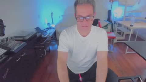 Snapshot of andy0pandi chatting on 10/05/25, 04:16 Andrew online show from 10/05/25, 04:16