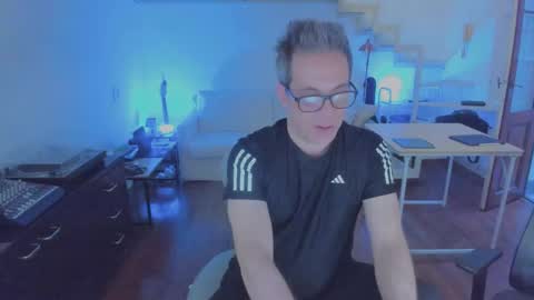 Snapshot of andy0pandi chatting on 11/14/25, 08:18 Andrew online show from 11/14/25, 08:18