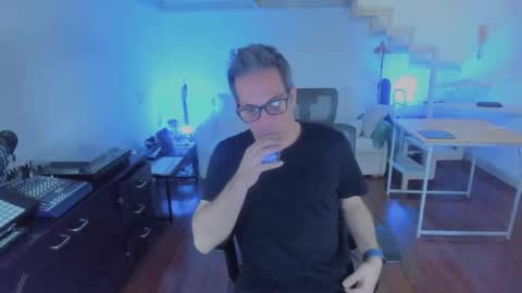 Snapshot of andy0pandi chatting on 11/18/25, 03:34 Andrew online show from 11/18/25, 03:34