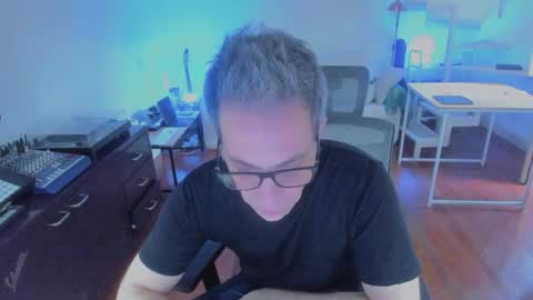 Snapshot of andy0pandi chatting on 11/18/25, 06:45 Andrew online show from 11/18/25, 06:45