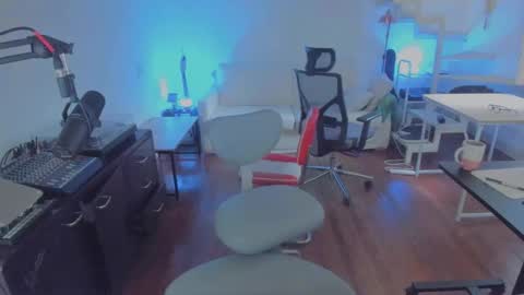 Snapshot of andy0pandi chatting on 12/02/25, 07:09 Andrew online show from 12/02/25, 07:09