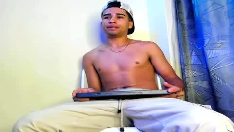 Snapshot of andy_0018 chatting on 12/27/24, 09:28 Andy online show from 12/27/24, 09:28