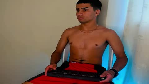 Snapshot of andy_0018 chatting on 01/03/25, 03:44 Andy online show from 01/03/25, 03:44